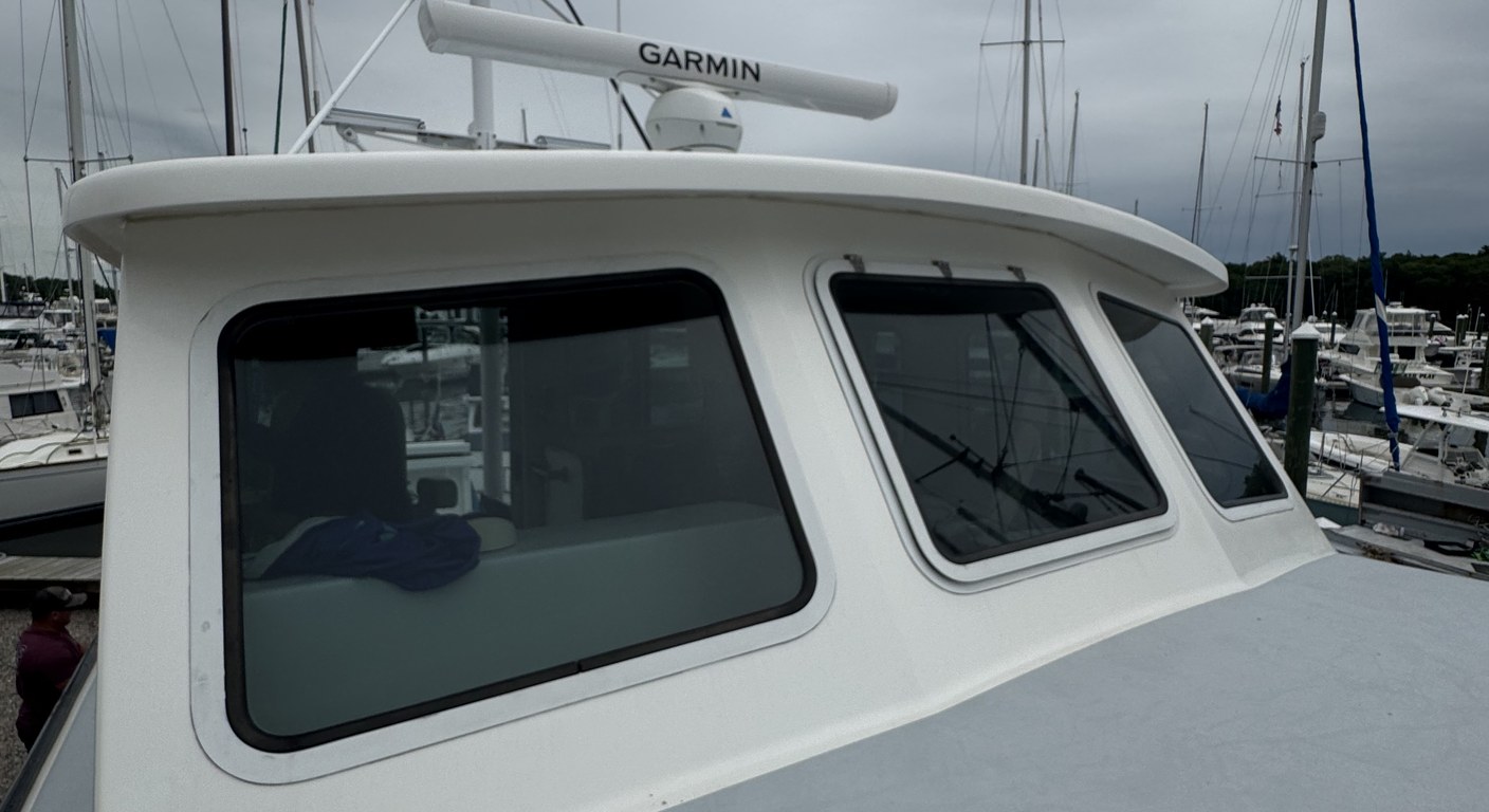 Cabin glass tint