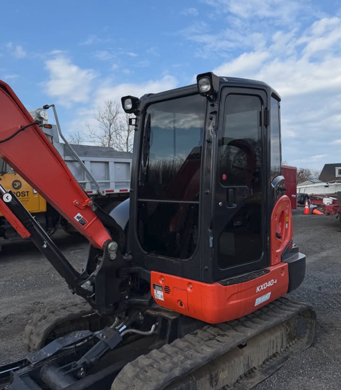 Compact excavator, full cab