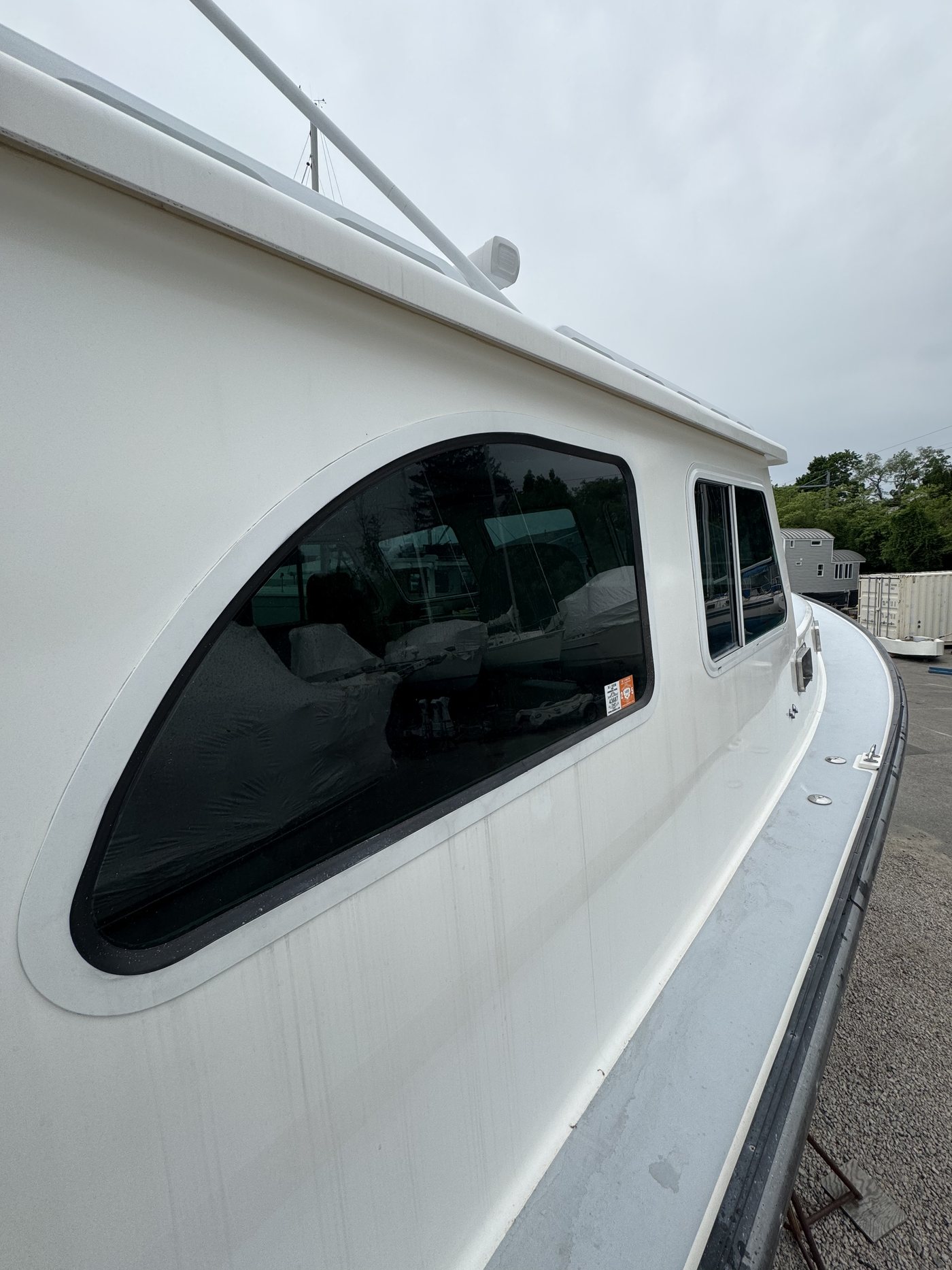 Cabin side glass
